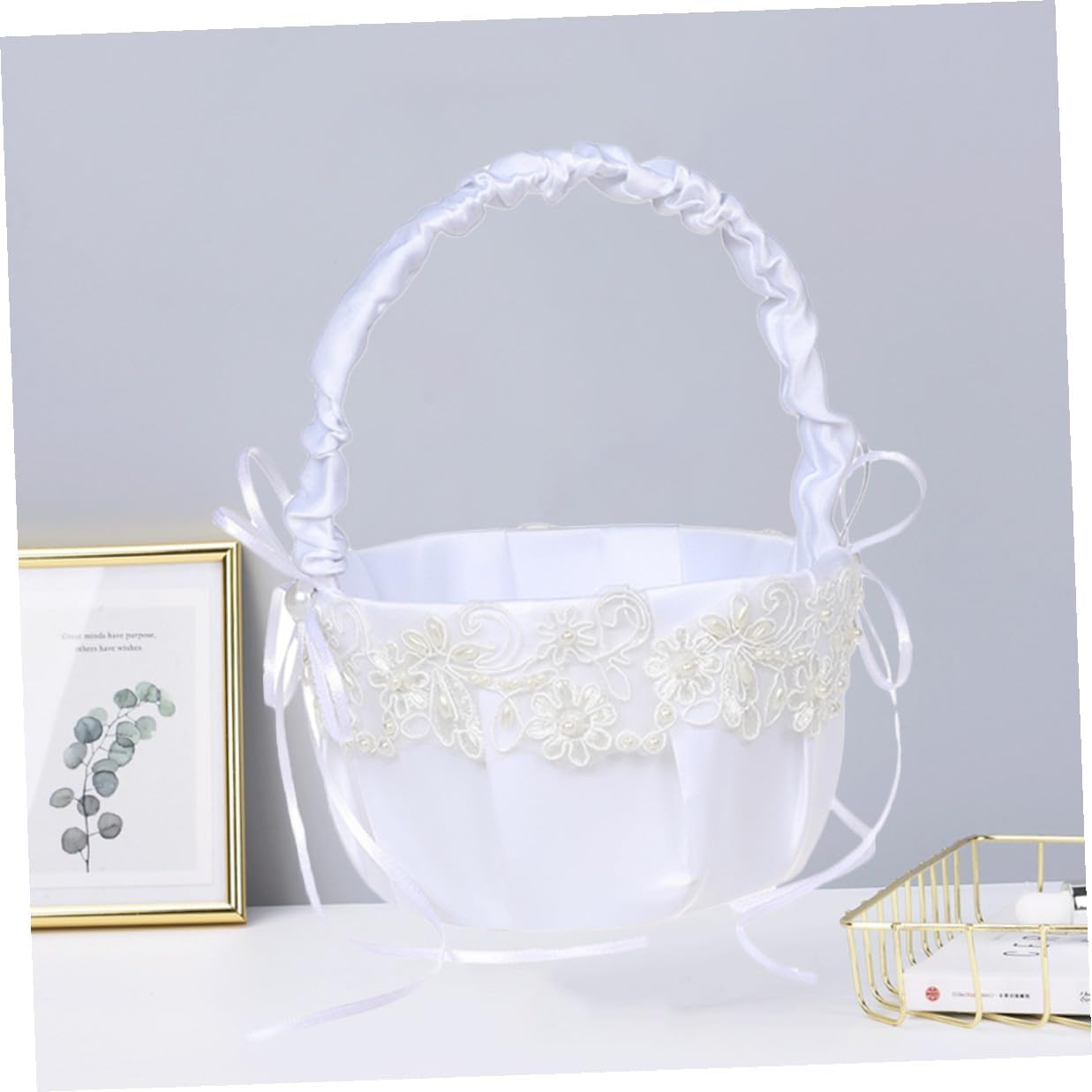 White Lace Wedding Flower Basket with Satin Bowknot and Pearl Handle, Delicate Flower Girl Basket for Western Wedding Ceremony and Petal Carrying, Elegant Bridal Party Supplies