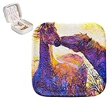 Il design compatto e generoso si abbina facilmente al tuo arredamento. La scatola portatile per orecchini è un gioco da ragazzi da imballare e si adatta magnificamente al tuo comò, comodino, bancone del bagno o vanità, risparmiando molto spazio per rendere la tua toletta e la stanza più ordinata.