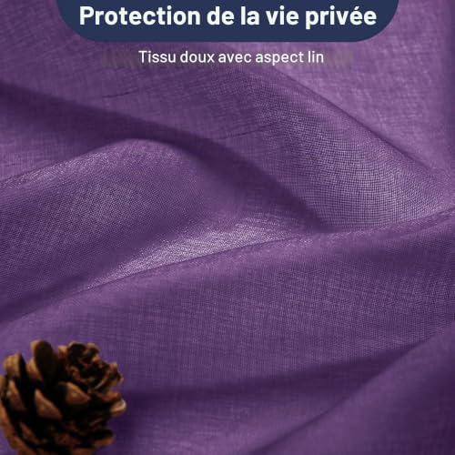 Voilages violets demi-transparents contre le vis-à-vis