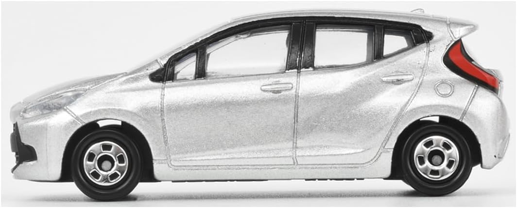  Takara Tomy Tomica No. 34 Toyota Aqua (Blister Package) Bahan Berkualitas & Desain Ikonik 