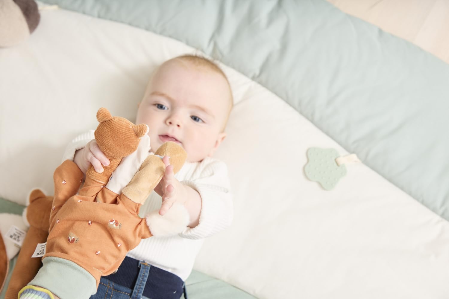 Sterntaler Spielhandschuh Fuchs Filou - Baby & Kinder Fingerpuppen Spielzeug mit Rassel, Knisterpapier & Spiegel - Motorikspielzeug zum Greifen & Förderung der Sinne - Geschenkidee - Unisex