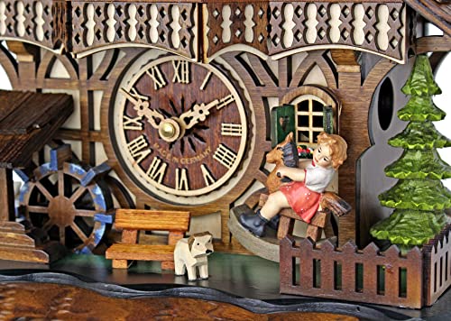 Orologio a cucù, casa della Foresta Nera con la