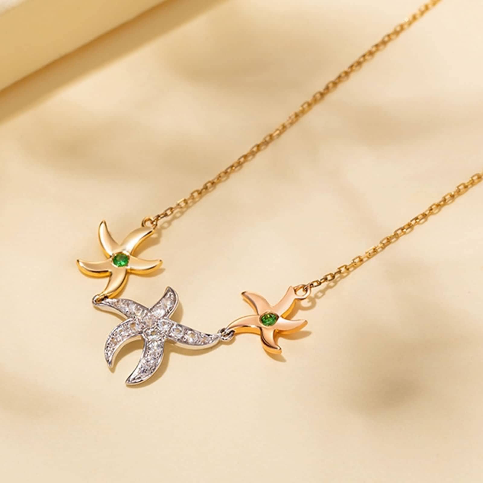 Collar con colgante de oro, oro amarillo de 18 quilates, estrella de mar con diamante y tsavorita, 0,22 quilates con cadena Rolo extensor de 45+5 cm, Diamond Moissanite