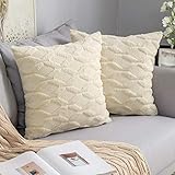 Pflege: Maschienenwaschbar oder handwaschbar bei niedriger Temperatur. Kein Bleichmittel. An der Luft trocknen.