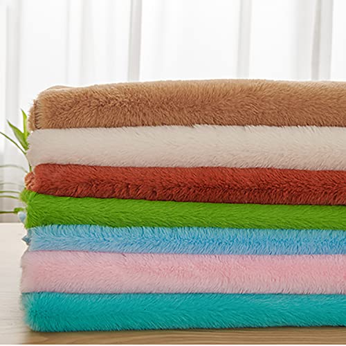 Tissu en fausse fourrure marron pour coussins et tapis de salon