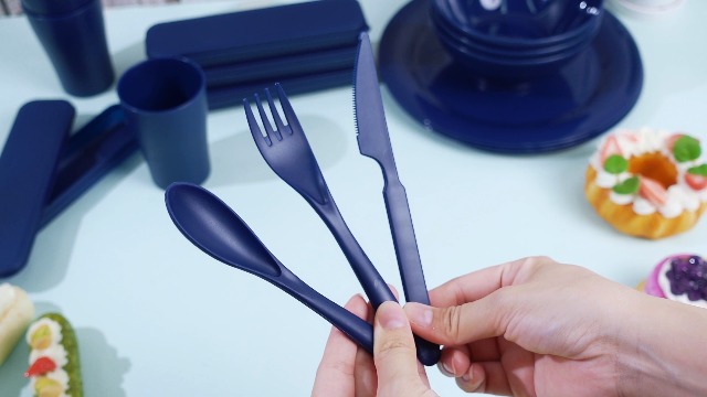 Set de vajilla Tioncy 29 piezas para camping, 4 personas, incluye platos, tazones, vasos y cubiertos reutilizables de plástico irrompible con bolsa de cordón para viaje, picnic y exteriores, apto para lavavajillas miniatura 7