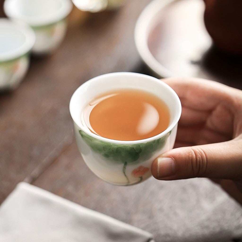 Tazas de té Pequeñas Taza de té de loto pintada a mano for el hogar, taza de té Personal for hombres, tazón de té for beber de porcelana blanca china Taza de té de Kungfu