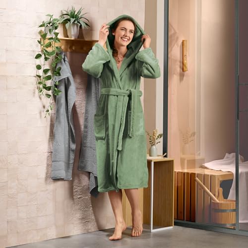 REDBEST Unisex-Bademantel Perris mit Kapuze grün Größe M - pures Kuschelvergnügen, samtweiche Qualität, schnell trocknend, mit Taschen, Gürtelschlaufen und Bindegürtel