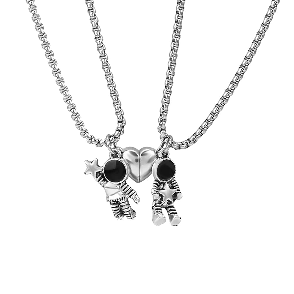 2Pcs Couple Astronaut Pendant Necklace,Magnet Alloy Sliver Electroplating Astronaut Heart Shape Fashion Accessory,for Boy/Girl/Women/Men