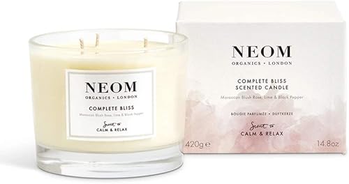 NEOM - Vela perfumada Complete Bliss, 3 mechas | Rosa rubor, lima y pimienta negra | Vela de aromaterapia de aceite esencial | Aroma para aliviar el
