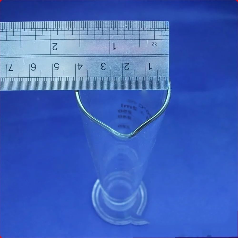 Misurazione di laboratorio. Cilindro graduato in vetro da 250 ml