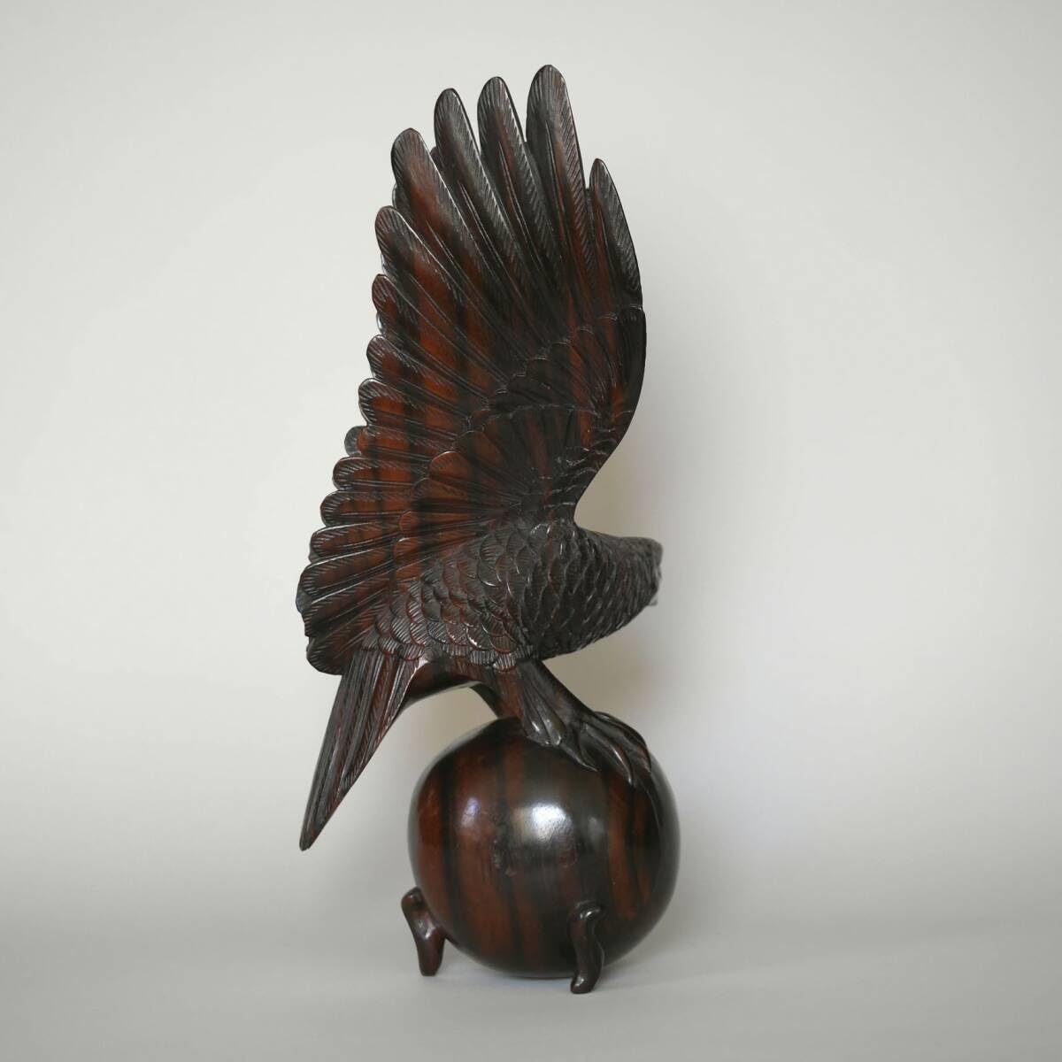 鷹の置物台湾製