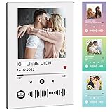 GLASBILDER PERSONALISIERT: Halten Sie die schönen Momente in Ihrem Leben mit wunderbaren Fotos fest und drücken Sie Ihre Stimmung mit Liedmelodie aus. Unser Spotify Bilder-Glas kann Ihre Familienwärme, Paarromantik und ewige Freundschaft perfekt zeigen. Dieses Glasbild wird Ihrem Leben, Ihrer Familie und Ihrer Freundschaft neue Erfahrungen bringen