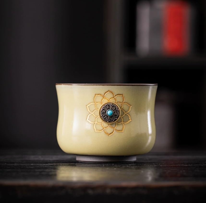 Tasse Ru Yao avec lotus doré et pierre rotative, l'idée cadeau idéale pour amateurs de thé