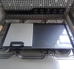 Chapa para Hambúrguer Profissional, Preta, Aço Carbono, 60x30cm, com Alças de Madeira, para Fogão e Cooktop