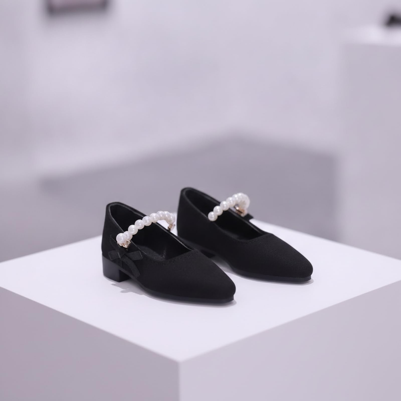 Puppenschuhe mit Perlenriemen