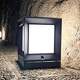 ✔️ENERGÍA SOLAR PARA ILUMINAR EXTERIORES: El cubo solar LED está equipado por una placa solar policristalina que utiliza el sol para acumular energía durante el día, permitiendo que los LEDs de 160 lúmenes/watio brillen por la noche sin gasto energético. Además, gracias a su batería de litio se consigue una reserva de energía de hasta 15 horas de luz solar. Estas luces solares led de exterior son resistentes al agua y al polvo por lo que no te preocupes por días lluviosos.