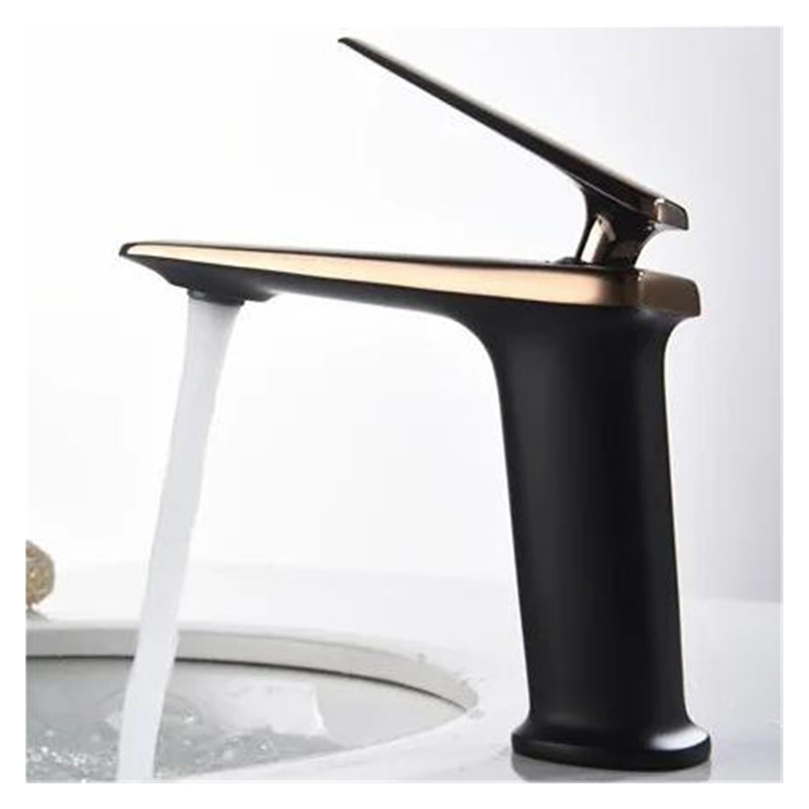 Robinet de lavabo en or blanc anti-calcaire pour éliminer les traces d'eau