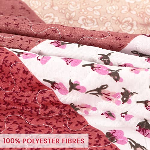 Qucover Quilted Bedspreads King Size, Multicolour Print Red Pink Beige Patchwork Quilt with 2 Pillow Shams, Lightweight Soft Microfiber Floral Reversible Coverlet Set for All Seasons