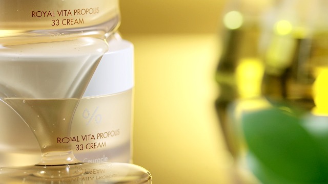 Amazon.com: Dr.Ceuracle Royal Vita Propolis 33 Cream (50ml / 1.69