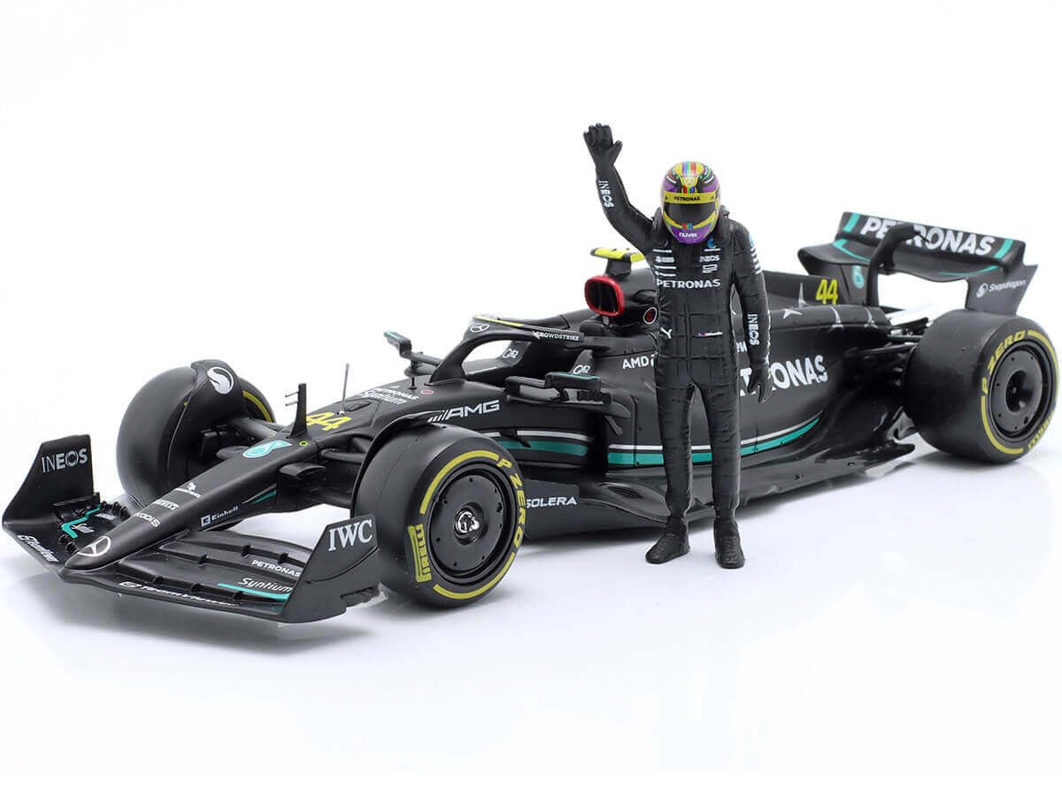 HAMILTON LEWIS F1 MERCEDES W14E ve 8 cm yüksekliğinde pilot figürü