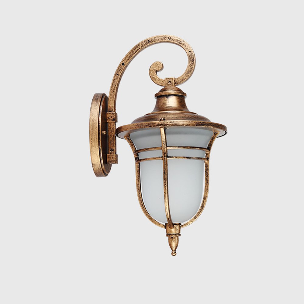 Lampe de patio classique pour illuminer les façades de villas et grands jardins