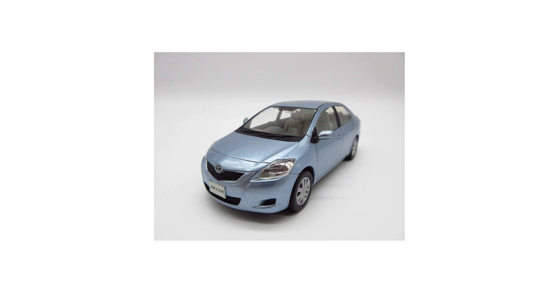 トヨタベルタ1/30スケール　3台セット トヨタベルタ1/30スケール 3台セット Amazon.co.jp: ミニカー