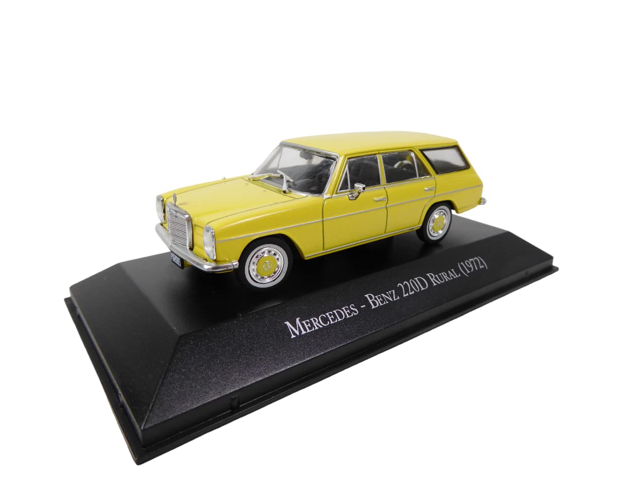 OPO 10 - Miniature car 1/43 compatible with MERCEDES-BENZ 220D Rural 1972 - Salvat - AR62
