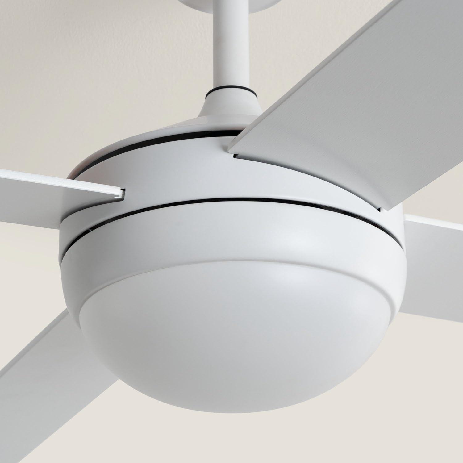 LEDKIA LIGHTING Ventilador de Techo Navy Evo Blanco 132 cm | Luz LED, Motor DC Silencioso 30W, Aspas de Madera Blancas, 6 Velocidades, 48 dB