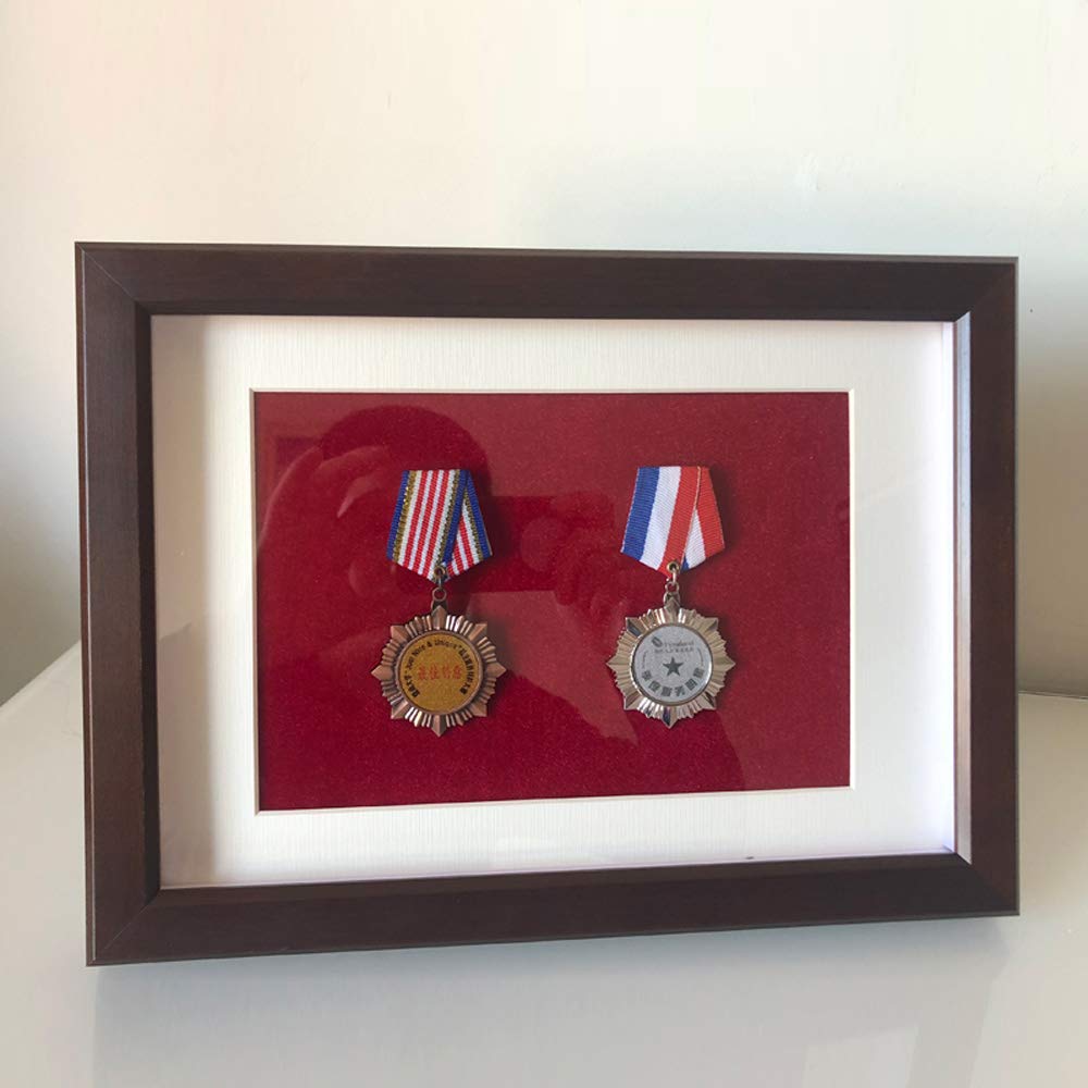 軍事メダルと勲章の額装コレクション