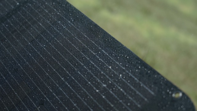 VTOMAN ETFE ソーラーパネル 瞬間出力110W 発電効率 しっかり感 Amazon | VTOMAN ETFE ソーラーパネル 瞬間出力110W 発電効率