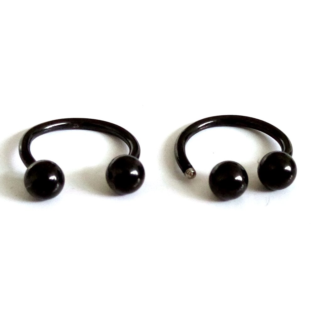 Par de pendientes de aro negros para hombre y mujer, acero inoxidable Huggie, pendientes falsos