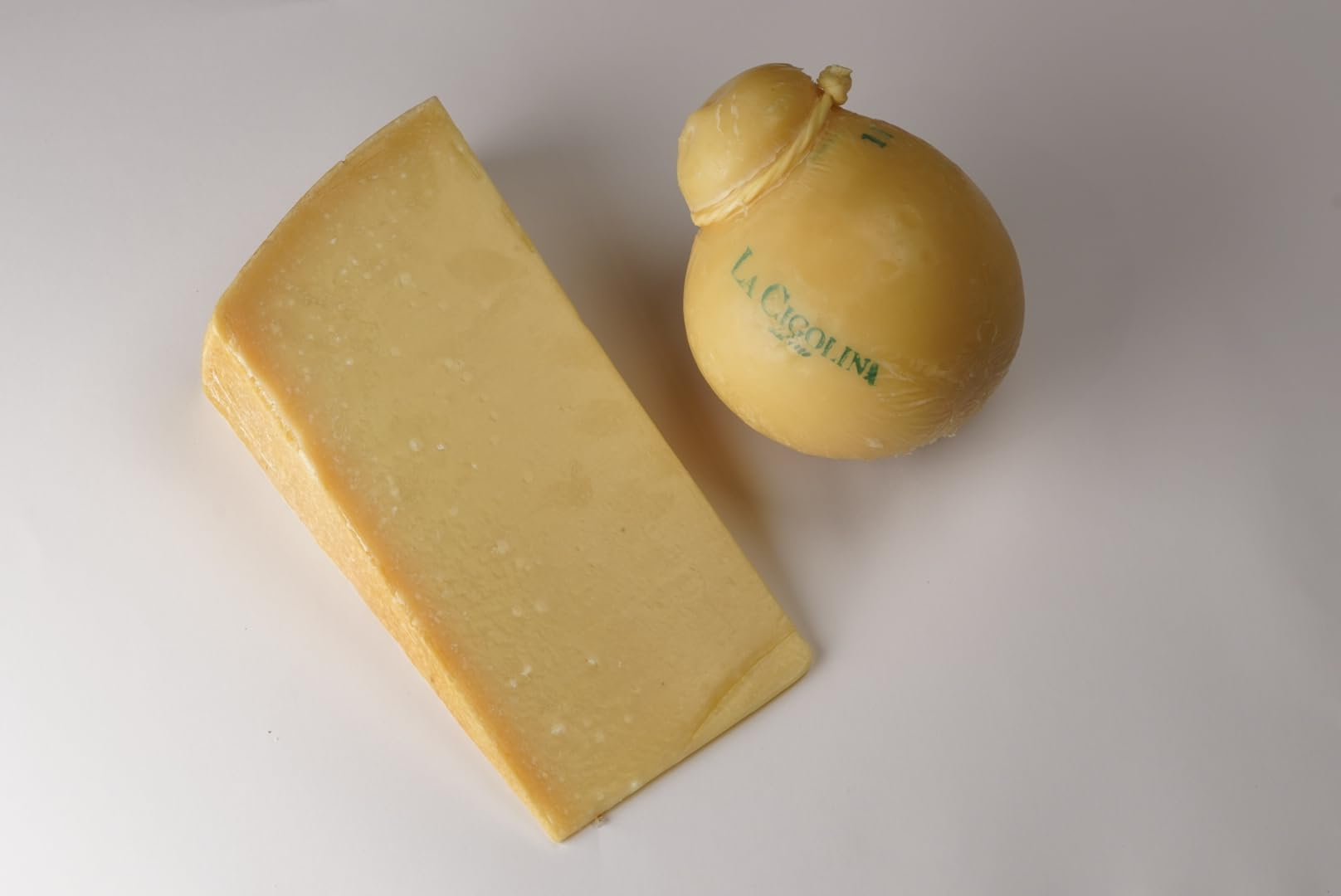 La Cigolina-Provolone Dolce Beta Caseina A2A2 800g e Grana Padano 1kg Riserva 24 mesi. Formaggi senza lattosio