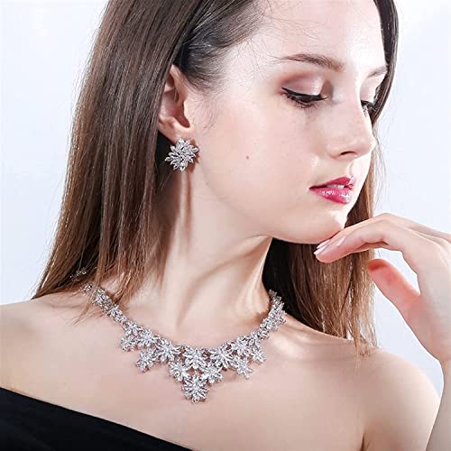 Collar nupcial de flores grandes con circonitas para bodas y novias elegantes