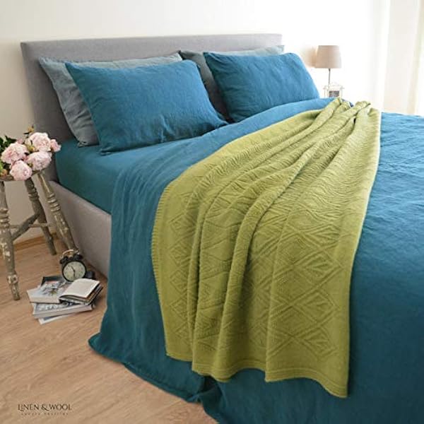 LINEN & COTTON Plaid/Copriletto/Coperta Leggera Lavorata a Maglia Arianna - 100% Pura Lana Neozelandese, Verde Oliva (120 x 180cm) Coperte Estive Invernali per Letto Divano Singolo/Matrimoniale