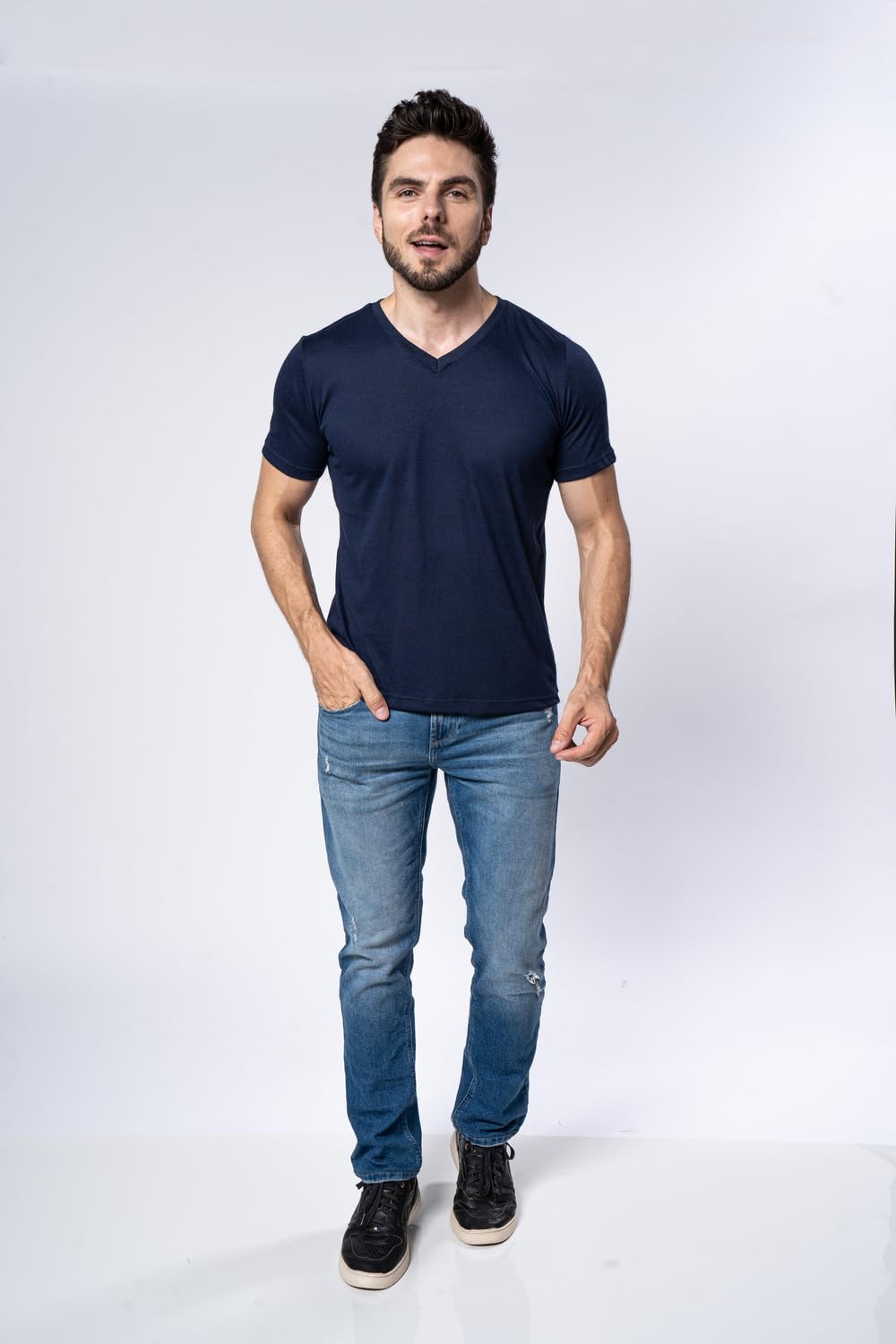 Camiseta Masculina Meia Malha Slim Fit Lisa Básica, Gola V em promoção! Veja a oferta e mais achadinhos de Camisetas 3 Hoje é o melhor dia para comprar Camiseta Masculina Meia Malha Slim Fit Lisa Básica, Gola V com aquele preço maroto! Promoção! Aproveite a oferta! 3