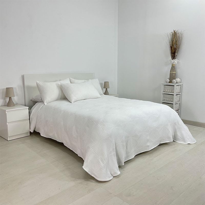 Rufino Díaz Dalila Summer Pique Quilt - White, 135 cm