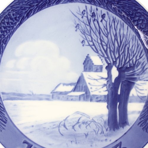 1923年ロイヤルコペンハーゲンイヤープレート「デンマークの農家と教会」