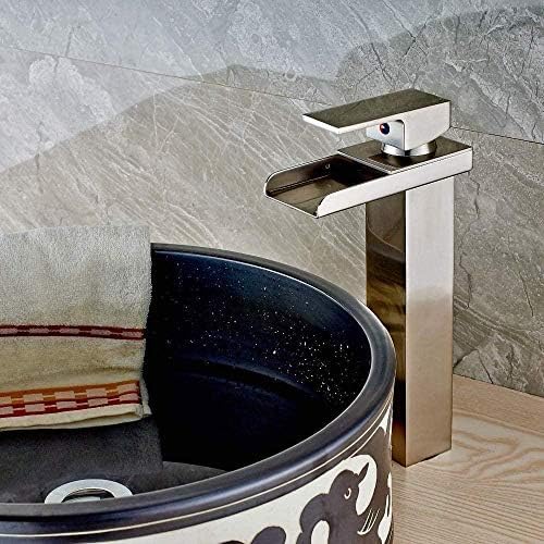 Robinet de cuisine en nickel brossé mitigeur cascade monotrou pour évier moderne