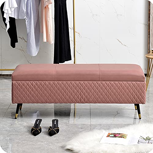 Pouf de rangement pliable pour optimiser les petits salons encombrés