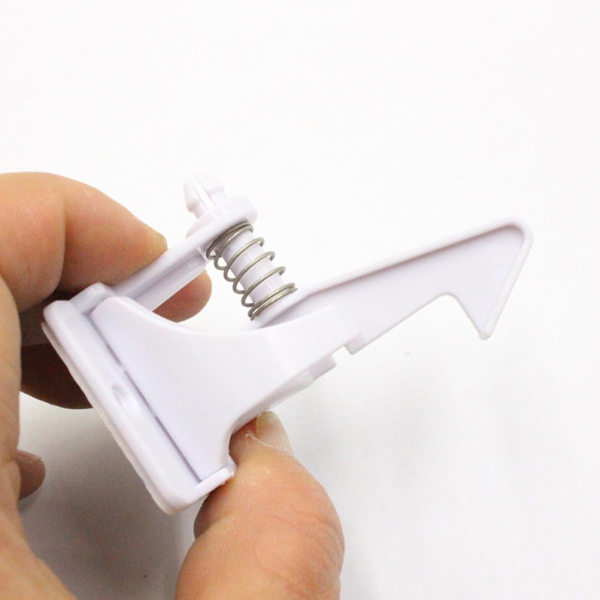 LABRIMP Childproof Cabinet Locks White Abs Material for Safety 16pcs Furniture Locks Preventing Babies from Opening Refrigerators and Freezers, for Cabinet Proofing and Cupboard Security