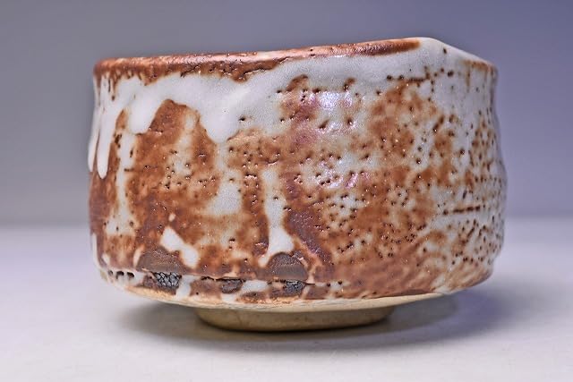 加藤景秋作　志野茶盌　共箱有 Amazon.co.jp: 加藤景秋 鼠志野 茶碗 共箱 ☆ 上作 ☆ 堂々と