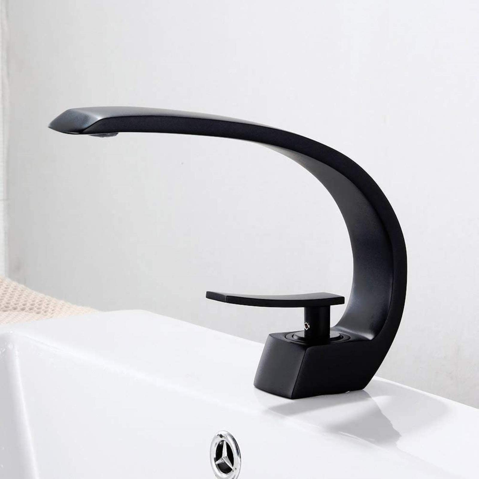 Mitigeur noir moderne eau chaude et froide pour évier de cuisine et lavabo de bain