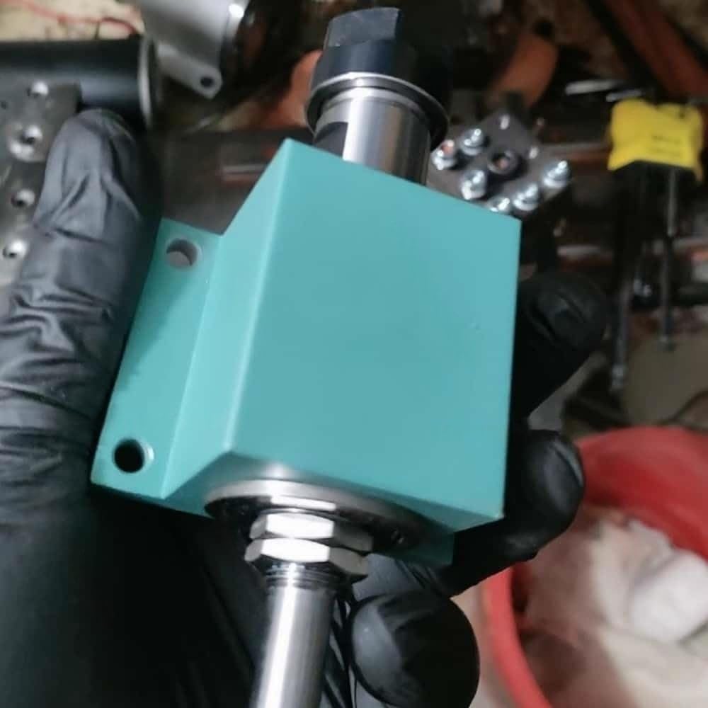 El husillo ER16 no alimentado es adecuado para máquinas de perforación, fresado, torneado, rectificado, pulido y grabado, y cuenta con una alta rigidez.