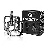 【Super Grip】 Ci sono chiodi rotondi antiscivolo su entrambi i lati della pedali mtb, che possono afferrare i piedi e non sono facili da sfilare. I chiodi rotondi sono a circa 0,5 mm di distanza dalla superficie dei pedali per proteggere le suole dall'abrasione.