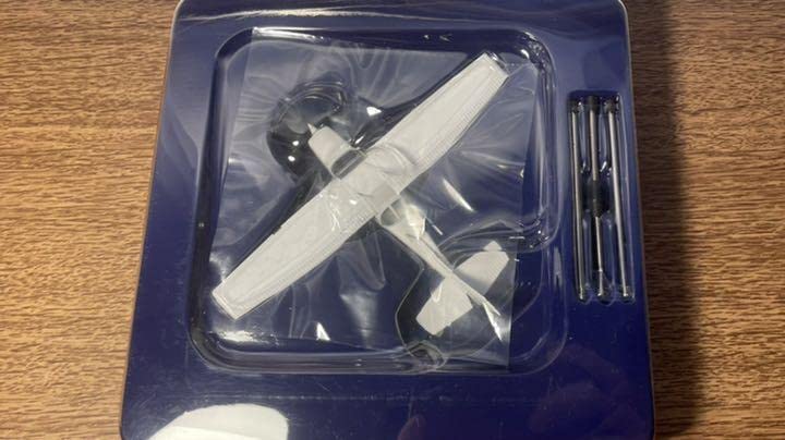 Amazon | 飛行機 模型 セスナC172 ダイキャストモデル | プラモデル 通販