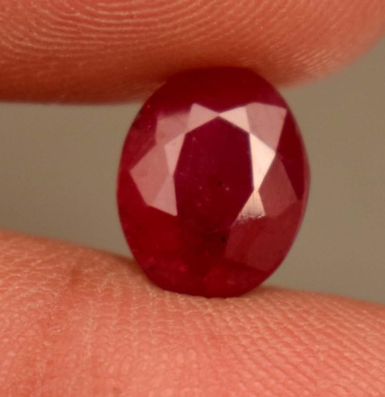Rubis rouge naturel à facettes pour fabriquer un bijou unique - 4