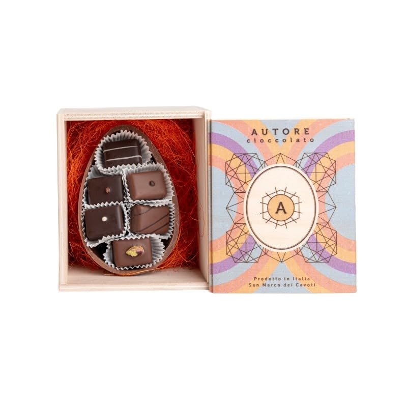 Guscio di Cioccolato Fondente con Praline, Bicchierini e Ovetti in Astuccio di Legno 700