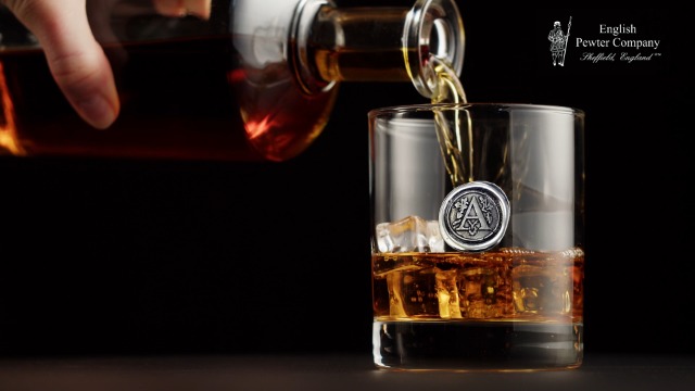 Bottiglia, Ghiaccio E Vetro Di Whisky Fotografia Stock - Immagine di Bottiglia, Ghiaccio E Vetro Di Whisky Fotografia Stock - Immagine di