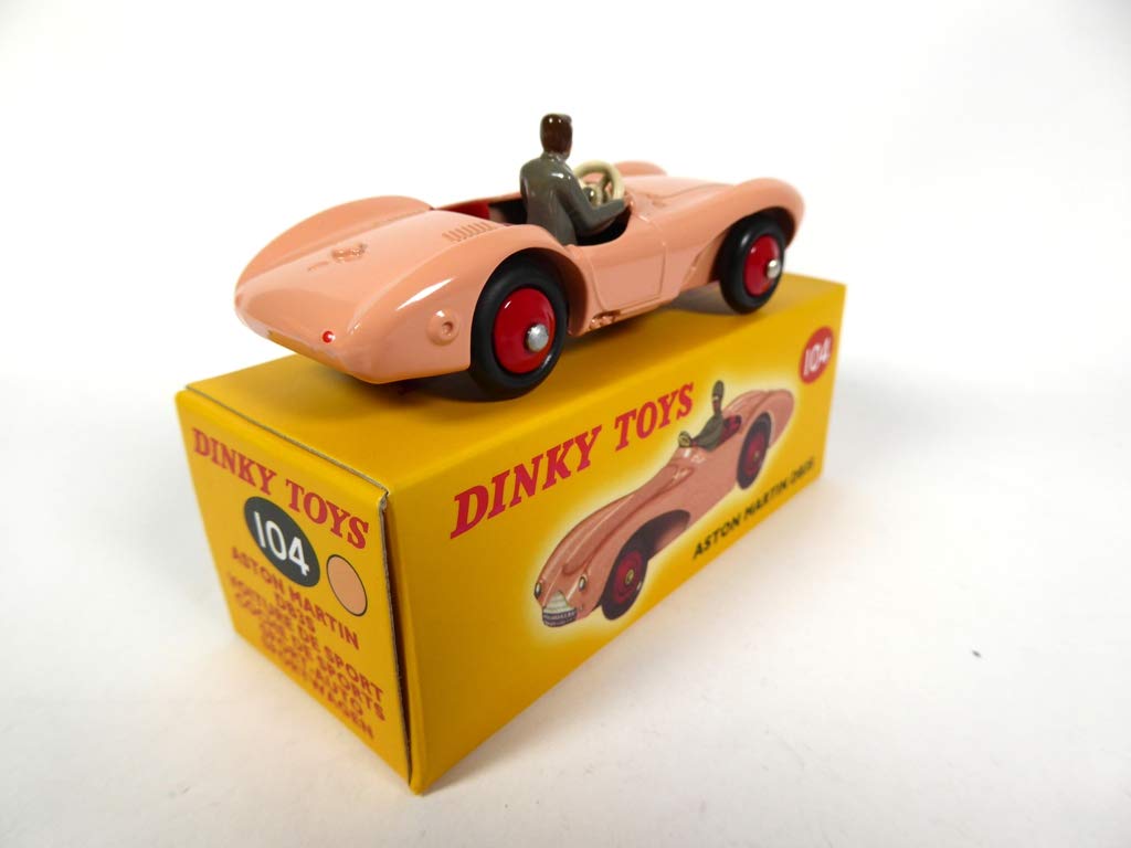 OPO 10 - Atlas Dinky Toys - Pink Aston Martin DB3 S 104 1:43 (MB419) - Image 3